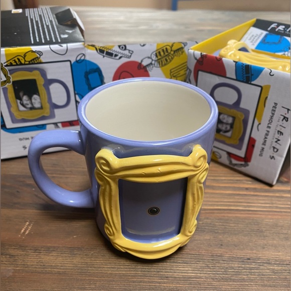 Two Friends TV Show Frame Mugs, Monica’s Peephole Frame Mugs New In Box - Picture 2 of 5